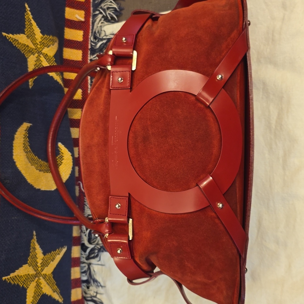 Salvatore Ferragamo Red Suede & Calf Leather Shoulder Bag with Structured Design - Picture 10 of 16
